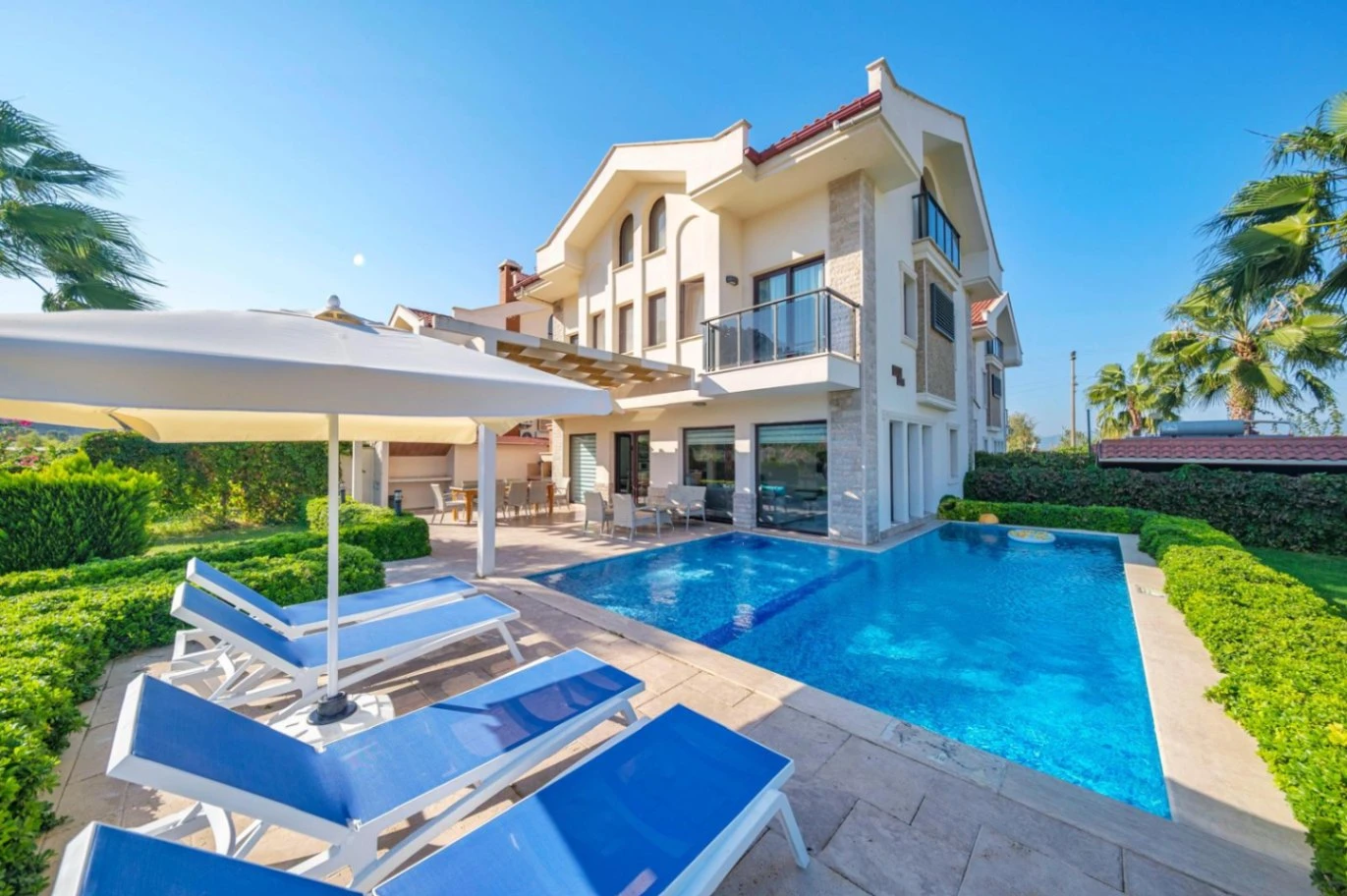 Villa East